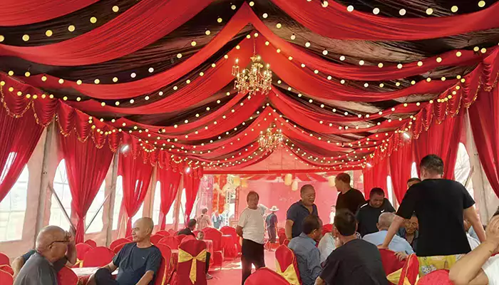 Палатка за бутане и издърпване за винен банкет революционизира изживяването за хранене на открито